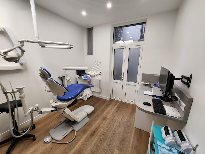 Centre Dentaire et Orthodontie Levallois Carnot - Dentiste Levallois - Invisalign - Implant dentaire à Levallois-Perret