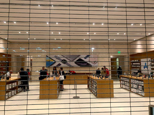 Computer Store «Apple Lincoln Road», reviews and photos, 1021 Lincoln Rd, Miami Beach, FL 33139, USA