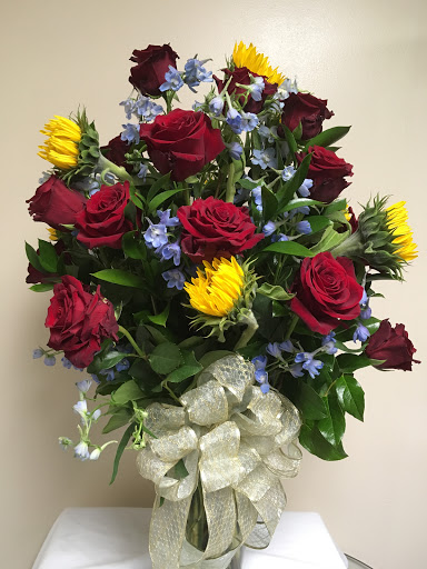 Florist «Petals On Main», reviews and photos, 400 Main St, Rio Vista, CA 94571, USA