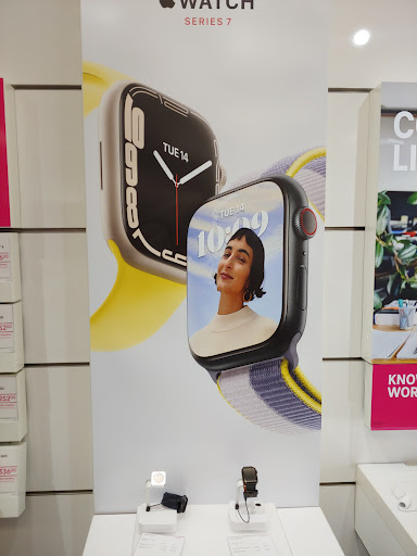 Cell Phone Store «T-Mobile», reviews and photos, 1920 Crest View Dr, Hudson, WI 54016, USA