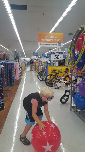 Discount Store «Walmart», reviews and photos, 2222 Crest View Dr, Hudson, WI 54016, USA
