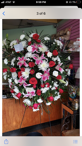 Florist «City Enchanted Gardens Florist», reviews and photos, 2246 W Taylor St, Chicago, IL 60612, USA