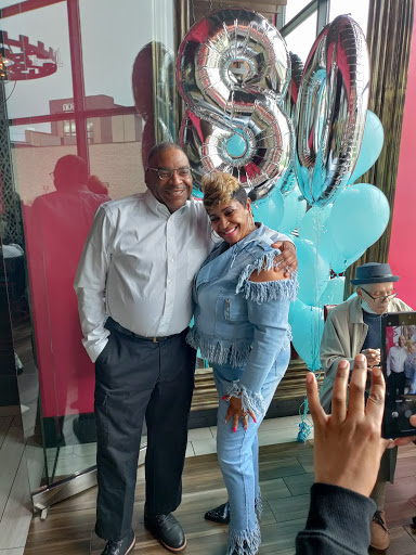 Computer Store «Apple Eton», reviews and photos, 28849 Chagrin Blvd, Woodmere, OH 44122, USA