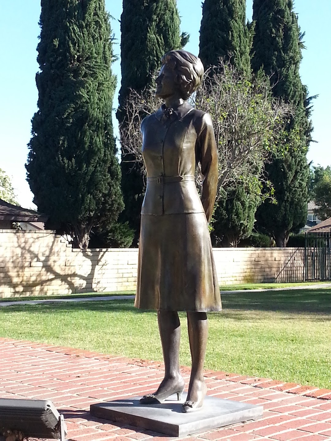 Statue Pat Nixon