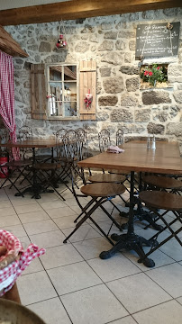 Atmosphère du Restaurant français Le Bessoi à Besse-et-Saint-Anastaise - n°19
