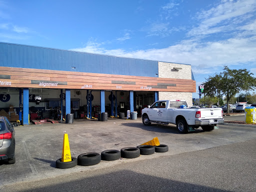 Auto Parts Store «Pep Boys Auto Parts & Service», reviews and photos, 3933 W Hillsborough Ave, Tampa, FL 33614, USA