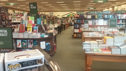 Book Store «Barnes & Noble», reviews and photos, 1991 Sproul Rd, Broomall, PA 19008, USA