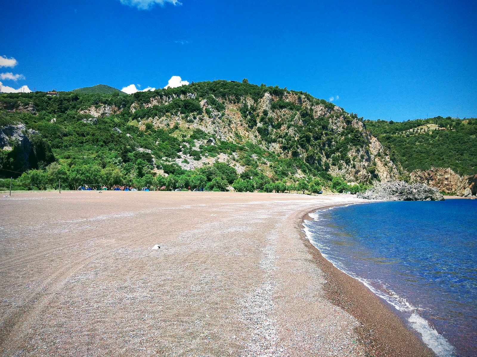 Foto von Limnionas beach mit feiner grauer kies Oberfläche