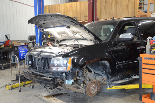 Auto Repair Shop «Maxwell Auto, LLC», reviews and photos, 3527 Dolphin Dr SE a, Iowa City, IA 52240, USA
