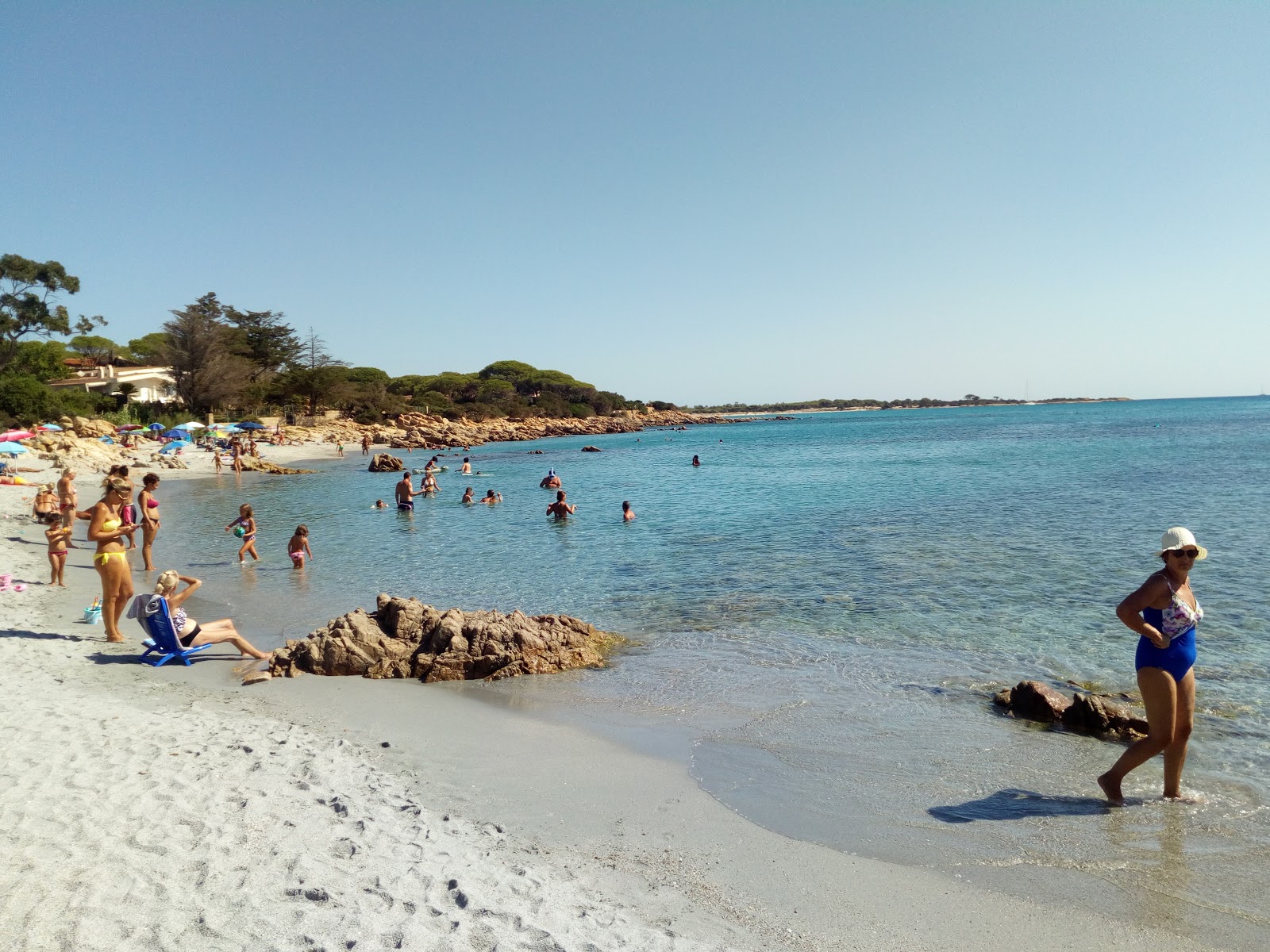 Cala Liberotto Plajı'in fotoğrafı turkuaz saf su yüzey ile