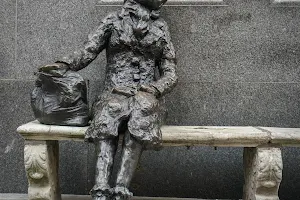 Eleanor Rigby Statue image