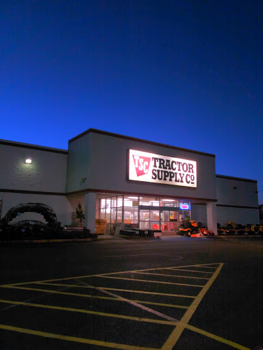 Tractor Supply Co., 26 Whites Crossing Ln, Whiteville, NC 28472, USA, 