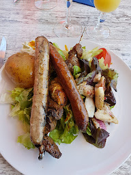 Photo n°17 de Restaurant La Pergola à Mayres-Savel ()