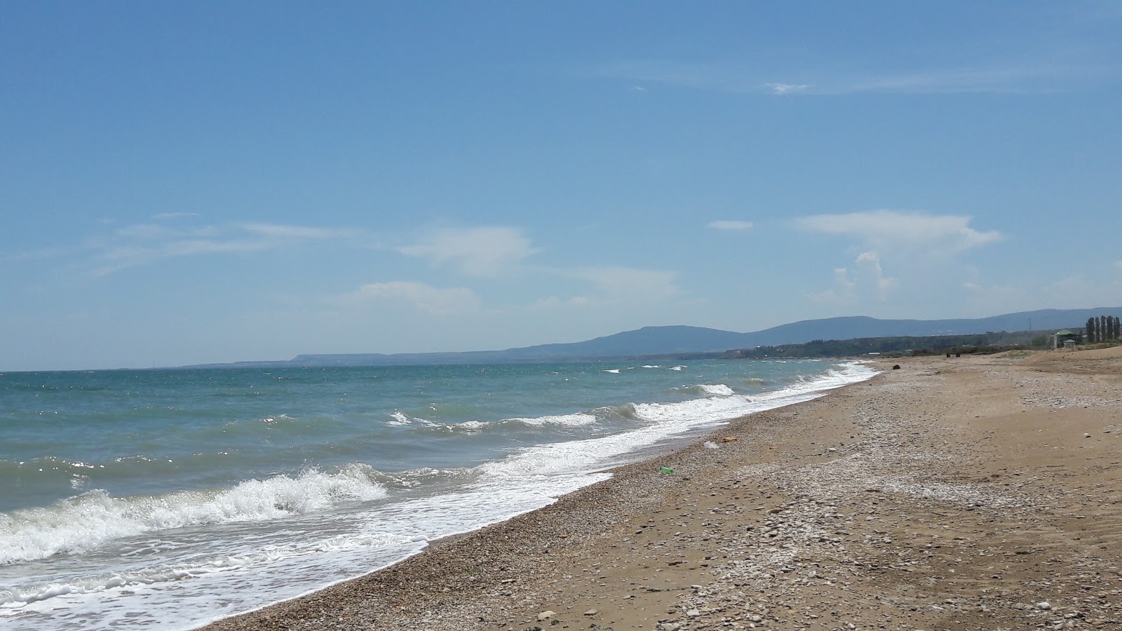 Φωτογραφία του Plazh Zolotii Peski με μακρά ευθεία ακτή