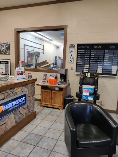 Tire Shop «Courtesy Automotive & Tire», reviews and photos, 124 Woods St, Monroe, WA 98272, USA