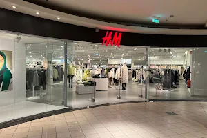 H&M image