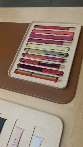 Computer Store «Apple Suburban Square», reviews and photos, 61 Saint James Pl, Ardmore, PA 19003, USA