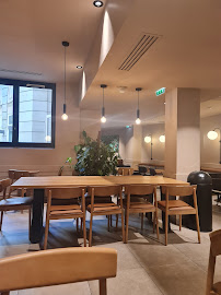 Atmosphère du Restaurant servant le petit-déjeuner Starbucks à Paris - n°18