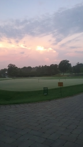 Golf Club «Indian Hill Club», reviews and photos, 1 N Indian Hill Rd, Winnetka, IL 60093, USA