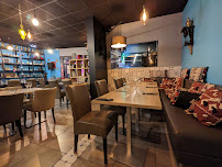 Atmosphère du Restaurant libanais Jouri Restaurant Nanterre - n°10