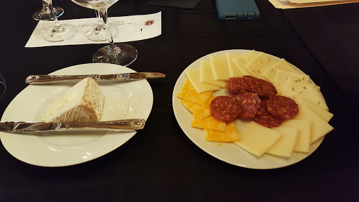 Wine Store «North Loop Wine & Spirits», reviews and photos, 218 N Washington Ave, Minneapolis, MN 55401, USA