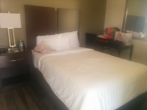 Hi View Inn & Suites image