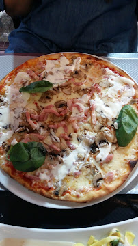 Pizza du Restaurant La Terrasse De Mathilde à Saint-Gratien - n°13