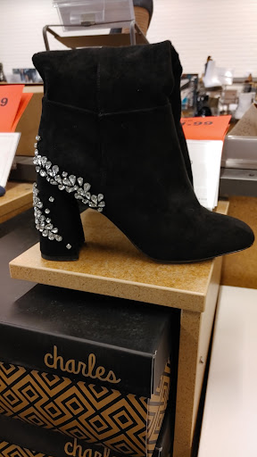 Shoe Store «DSW Designer Shoe Warehouse», reviews and photos, 10060 Reisterstown Rd, Owings Mills, MD 21117, USA