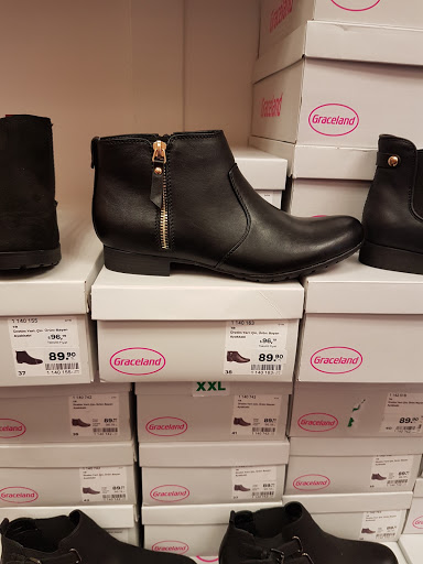 Stores to buy women's white boots Istanbul