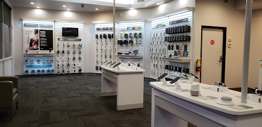 Cell Phone Store «GoWireless Verizon Authorized Retailer», reviews and photos, 7771 Sunset Blvd, Los Angeles, CA 90046, USA