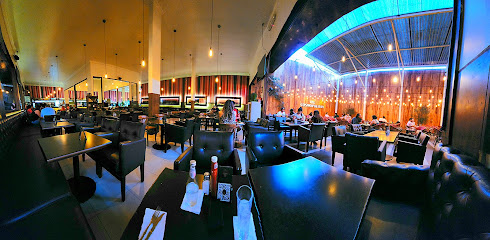 Cosmopolitan Bar - Av. Brasil 268, 8340462 Santiago, Región Metropolitana, Chile