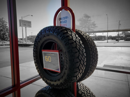 Tire Shop «Discount Tire Store - Crestwood, IL», reviews and photos, 13550 S Cicero Ave, Crestwood, IL 60445, USA