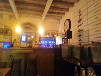 Atmosphère du Restaurant de fruits de mer Du Bar à l'Huître - Restaurant Arles - n°13