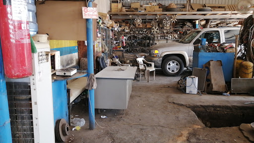 كهربائي سيارات (سلوى الهندي) 