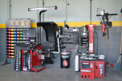 Tire Shop «Blairs Ferry Tire & Auto Service», reviews and photos, 4009 Blairs Ferry Rd NE, Cedar Rapids, IA 52411, USA