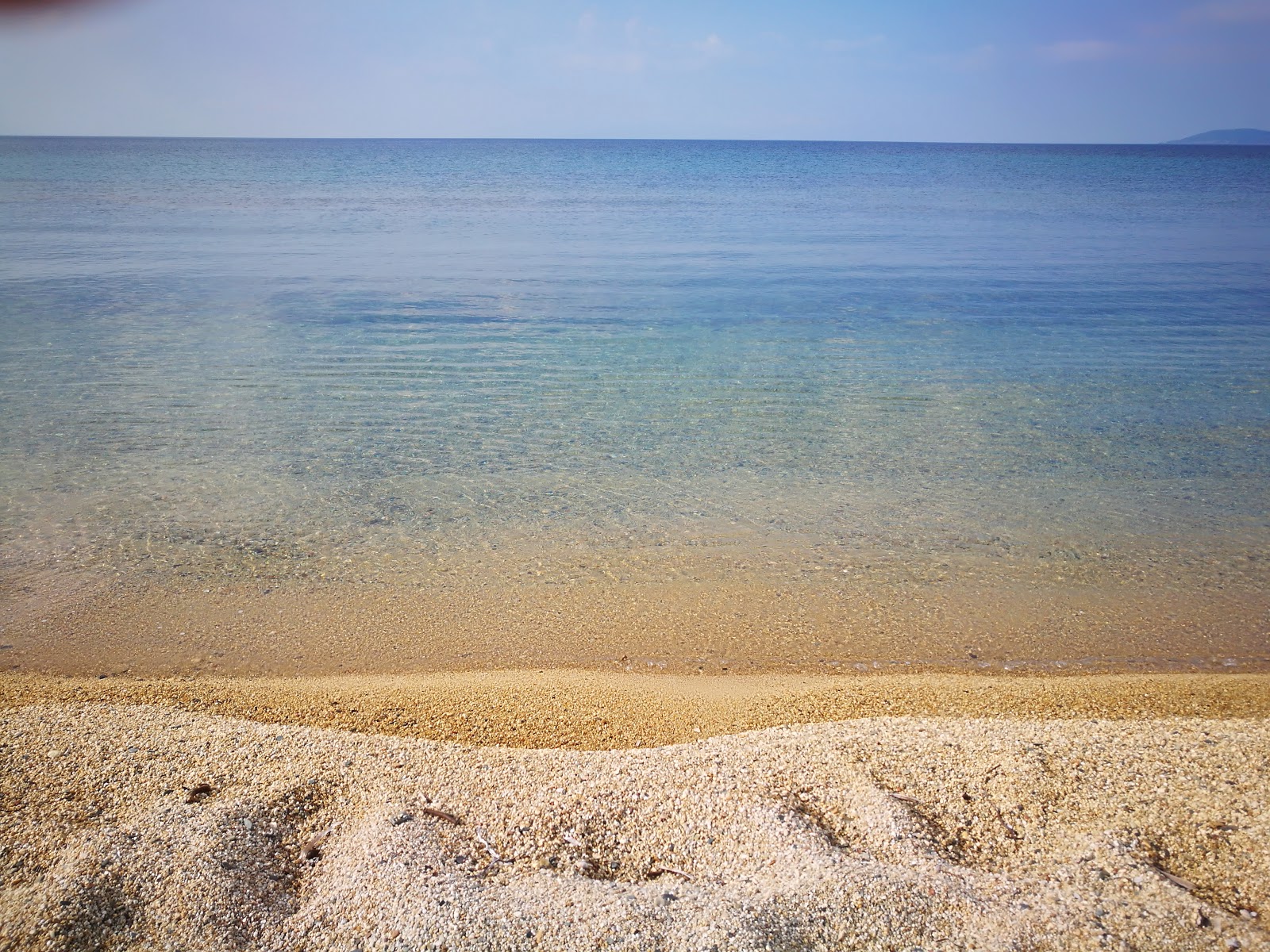 Azapiko beach V'in fotoğrafı doğal alan içinde bulunmaktadır