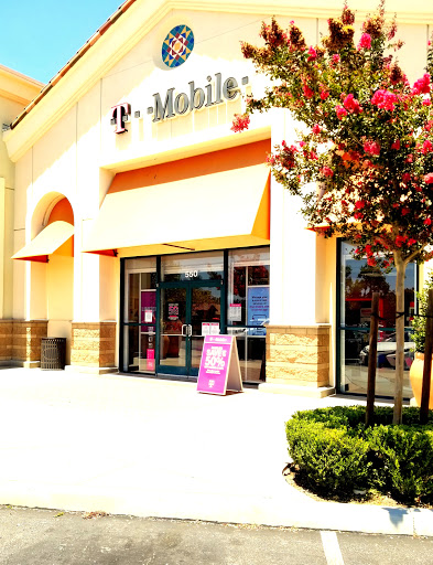Cell Phone Store «T-Mobile», reviews and photos, 12435 Limonite Ave Suite 550, Mira Loma, CA 91752, USA