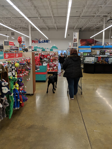 Pet Supply Store «PetSmart», reviews and photos, 5812 Youngstown Warren Rd, Niles, OH 44446, USA