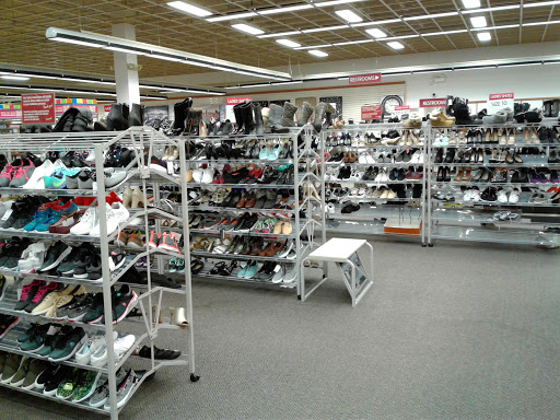 Clothing Store «Burlington Coat Factory», reviews and photos, 1555 S Lake St, Mundelein, IL 60060, USA