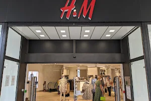 H&M image