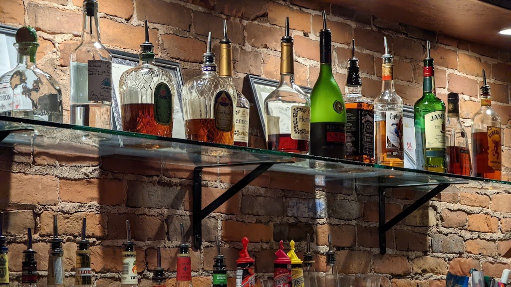 Playmakers sports bar and grill 61201