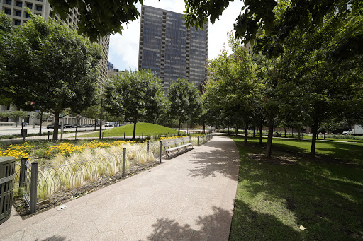 Park «Belo Garden», reviews and photos, 14 Main St & Griffin St. & Commerce St., Houston, TX 77002, USA