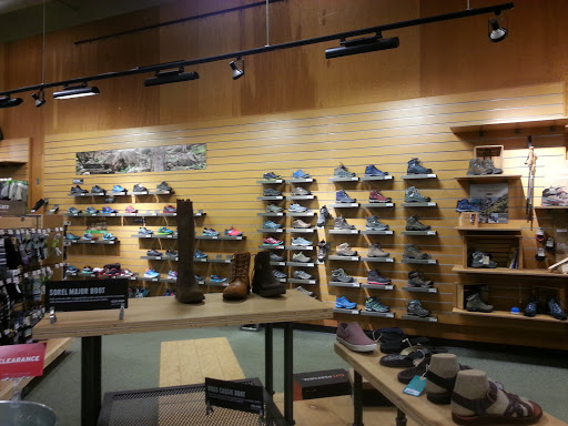 Camping Store «REI», reviews and photos, 1209 E Golf Rd, Schaumburg, IL 60173, USA