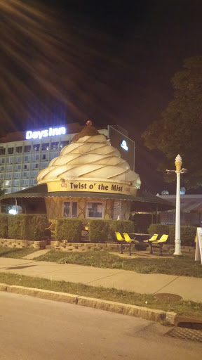 Hotel «Howard Johnson Closest to the Falls and Casino», reviews and photos, 454 Main St, Niagara Falls, NY 14301, USA