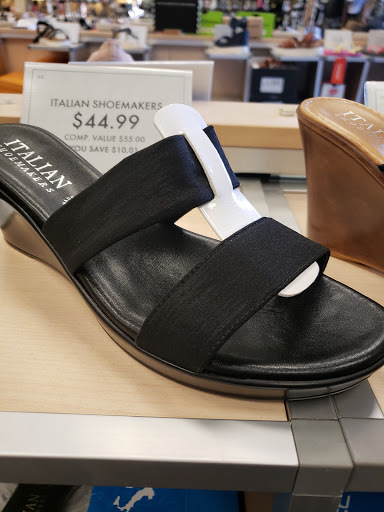 Shoe Store «DSW Designer Shoe Warehouse», reviews and photos, 16920 SW 72nd Ave, Tigard, OR 97224, USA