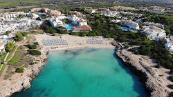 Cala en Bosch Plajı'in fotoğrafı küçük koy ile birlikte