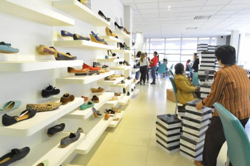 Stores to buy women's beige sneakers Cochabamba