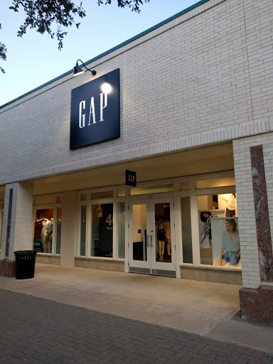 Gap - with Curbside Pickup