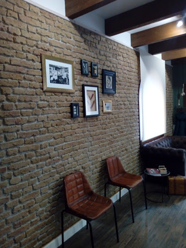 Hugos Barber en Teruel, Teruel