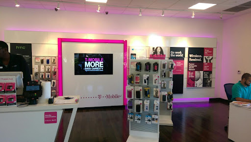 Cell Phone Store «T-Mobile», reviews and photos, 295 S Pompano Pkwy, Pompano Beach, FL 33069, USA